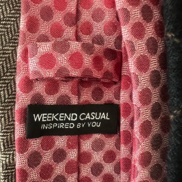 Stylish Men's Tie Collection - Pink, Blue, and Gray - Picture 4 of 5